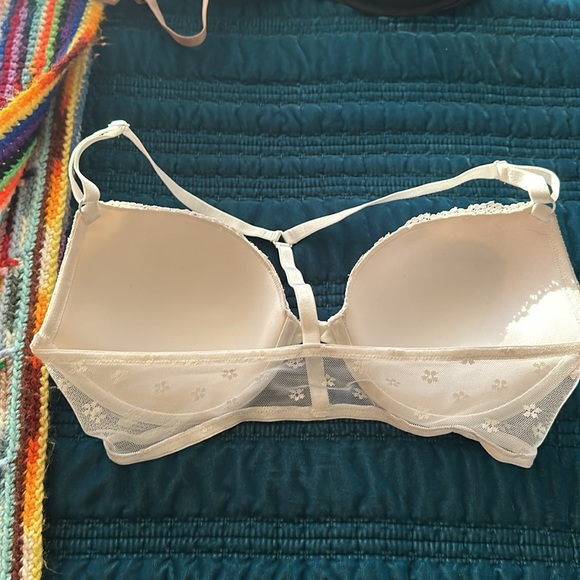 Victoria’s Secret 3 padded bras 36 D - Picture 3 of 7